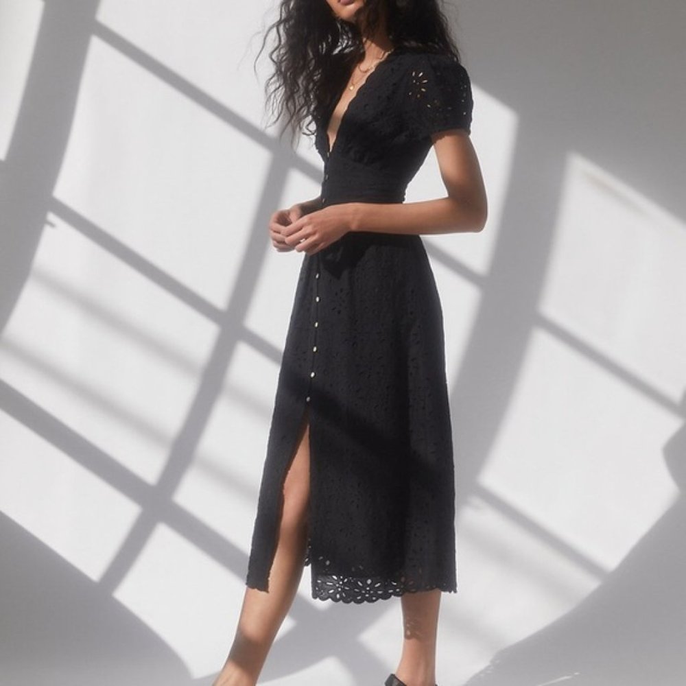 Elegant Black Lace Midi Dress - Picture 2 of 9